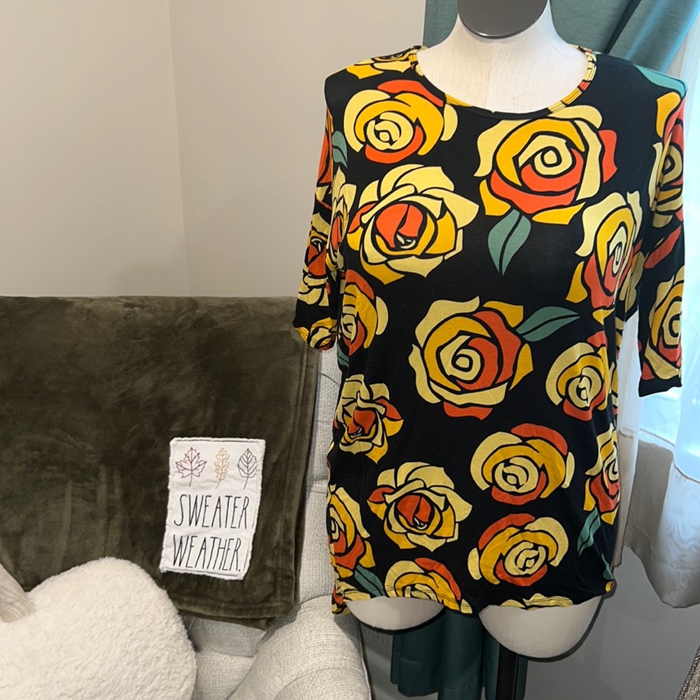 LulaRoe Irma Tunic XS• Rose 🌹 Pattern• Excellent Preloved Condition